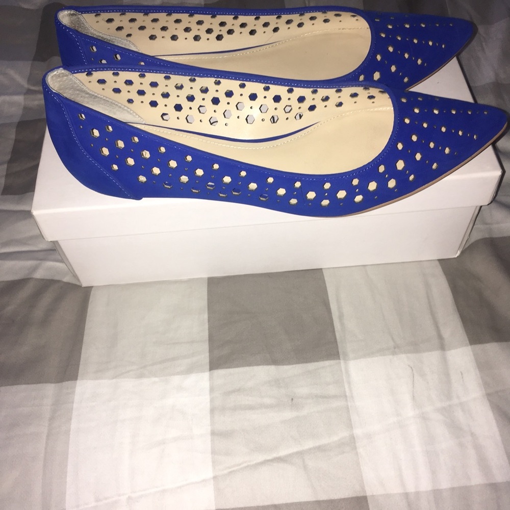 Calvin Klein Flats - Picture 3 of 5